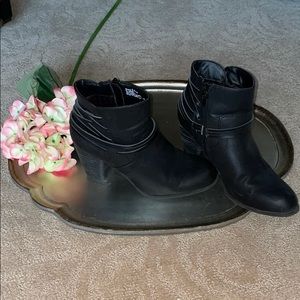 Madden girl booties, size 8.5, black